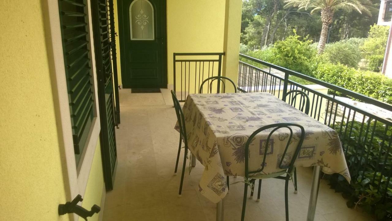 Apartments Marcic Bol Exterior foto